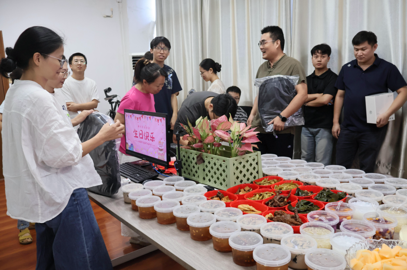以人为本聚力前行｜草莓直播TV成人以暖心企业文化，筑牢草莓视频下载观看行业发展根基